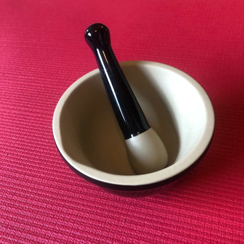 Le Creuset mortar and pestle 10oz